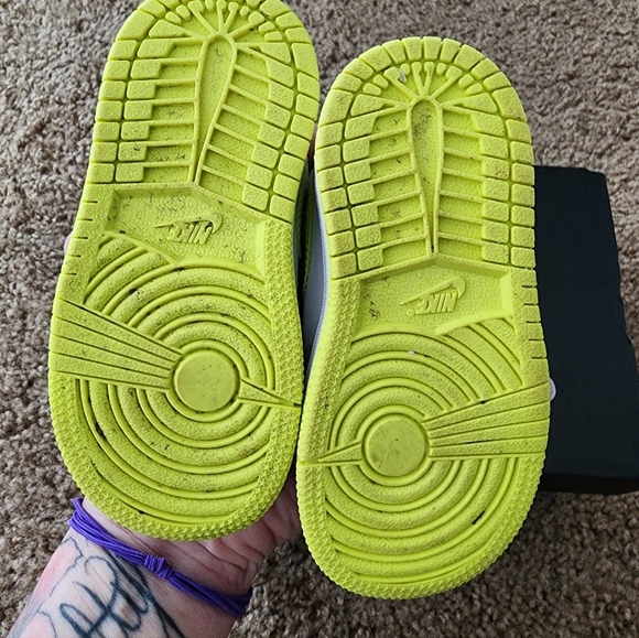 Jordan 1 Mid - Picture 3 of 5